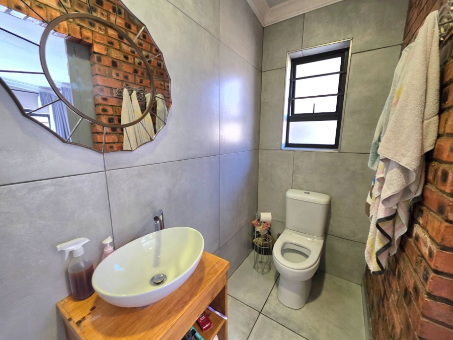 5 Bedroom Property for Sale in Eureka Free State